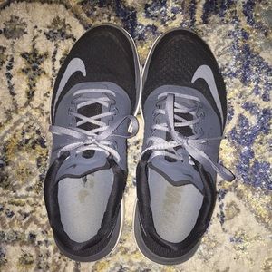 nike tennis shoes